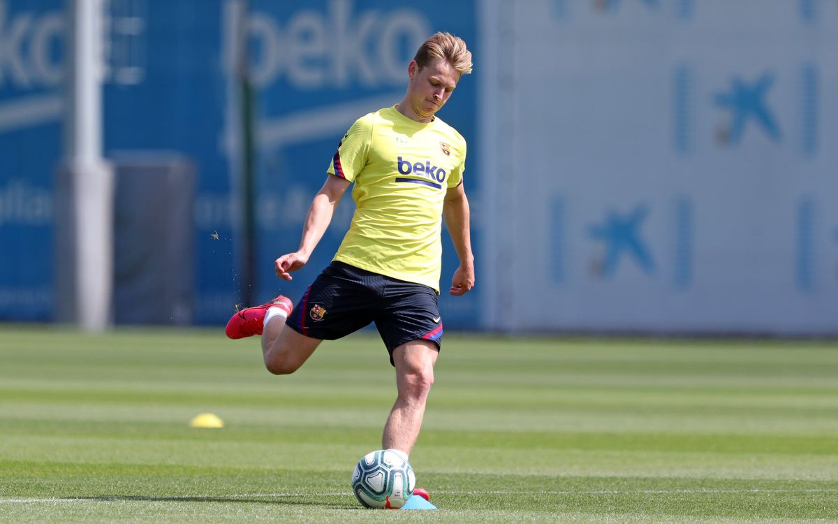 De Jong à l'entraînement à la Ciutat Esportiva