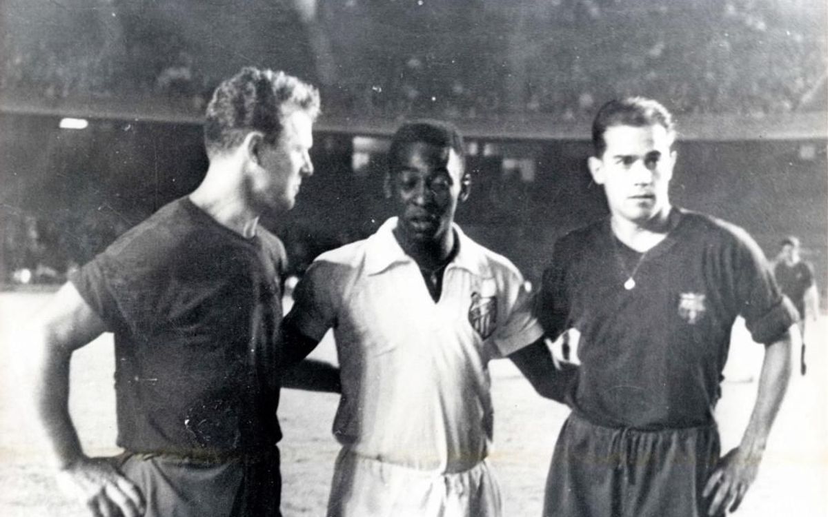 Kubala chụp ảnh cùng 2 danh thủ, Pelé và Luis Suárez