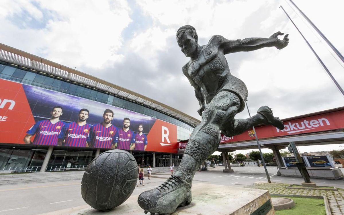 Ngày 24/9/2009, ai cũng có thể nhớ đến Kubala khi đến xem Barça đá vì bức tượng Kubala được chính thức khánh thành bên ngoài sân bóng.