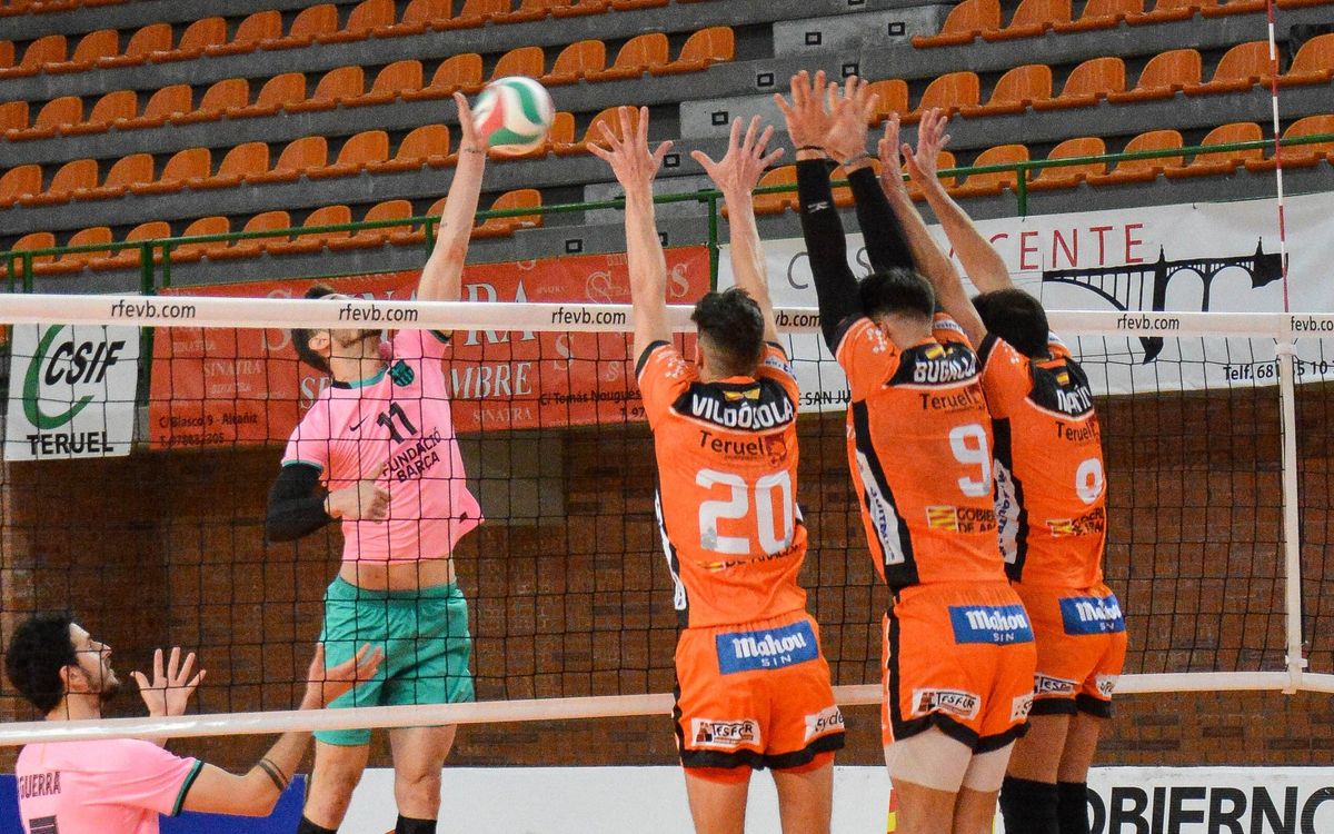 Derrota de l'equip masculí a la pista d'un dels favorits