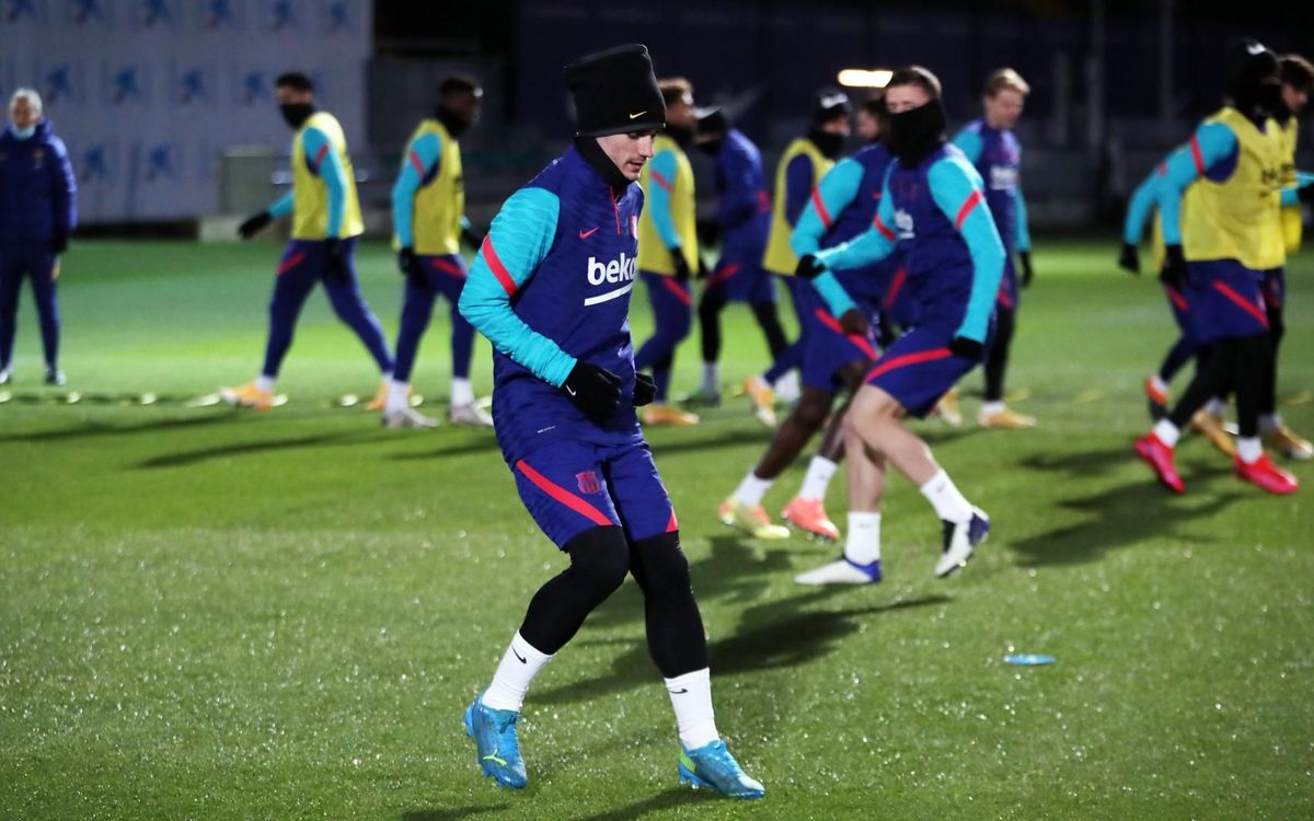 Barcelona, spain - 20 june 2020: a mixed race football team during practice  holding hands, creating community and social inclusion with migrant young  Stock Photo - Alamy, image size:1200x750