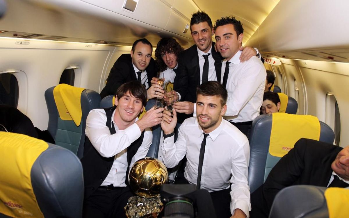 La expedición azulgrana, de regreso a Barcelona tras la gala.