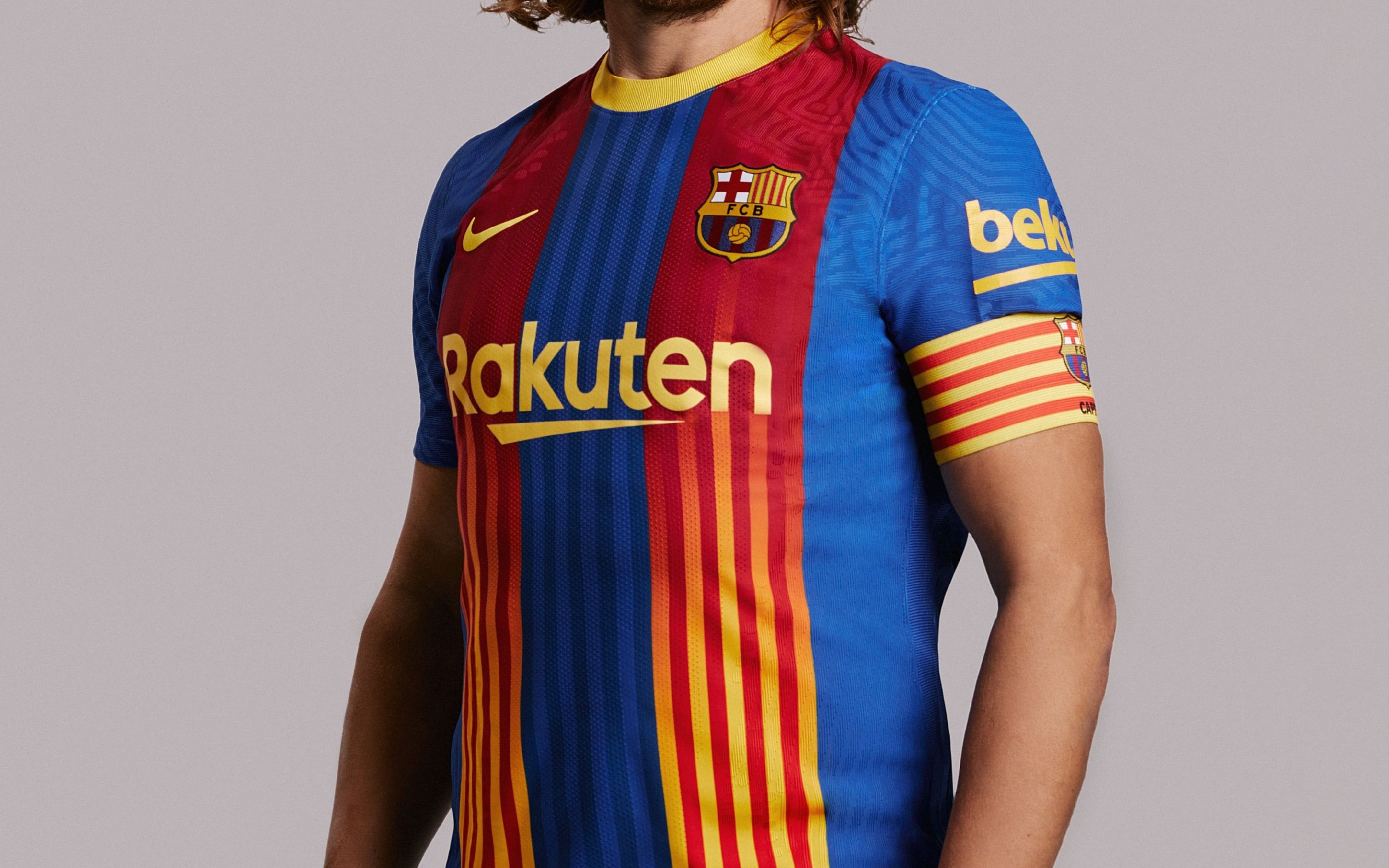 Barça los colores y las cuatro barras de la senyera en una camiseta de edición especial El Clásico