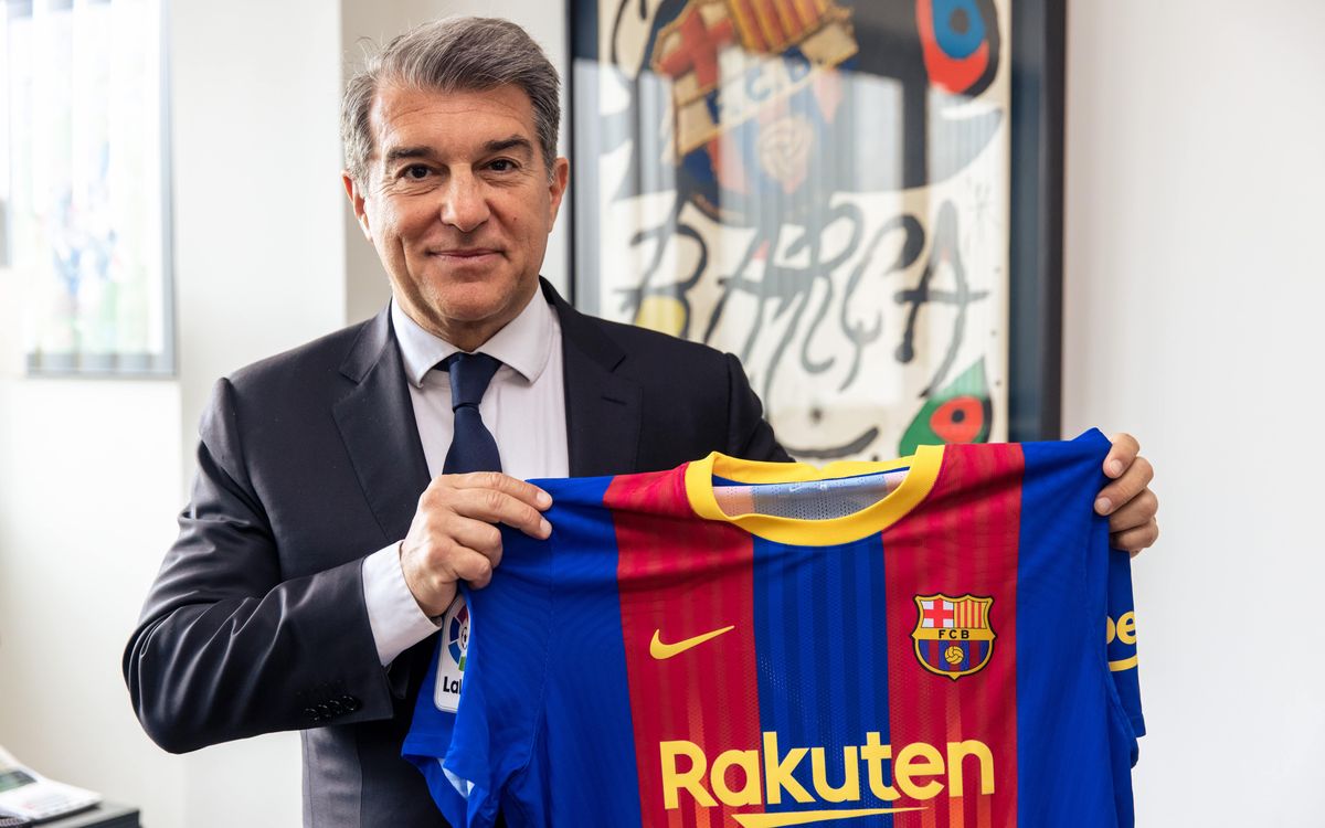 Laporta descobreix la samarreta del Clàssic