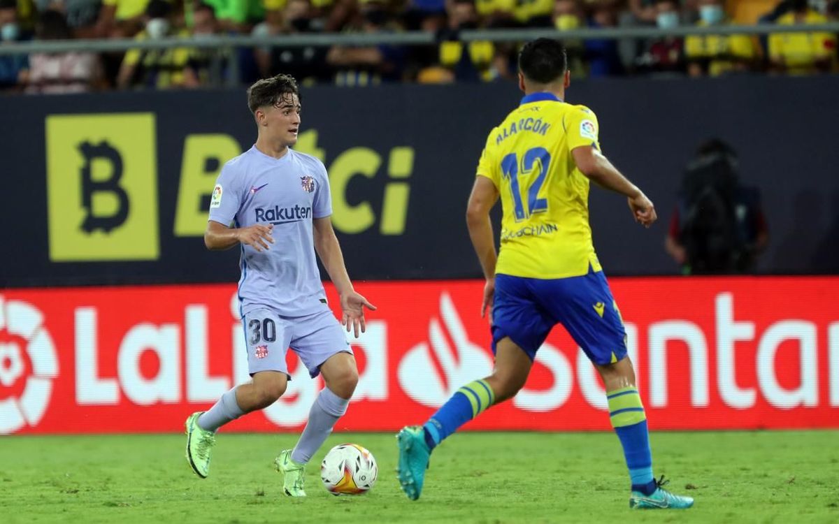 Gavi, durante su debut como titular en el Cádiz-Barça.
