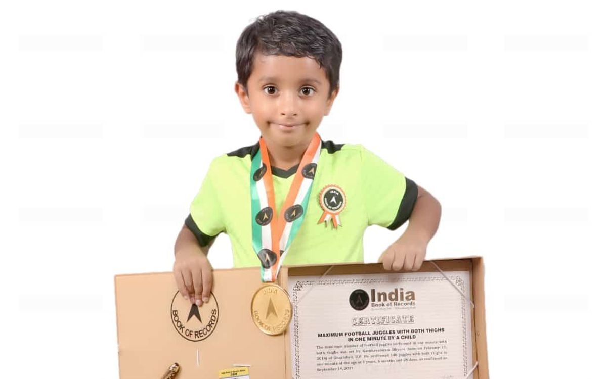 Un jugador de la Barça Academy Delhi, en el libro de la India de los récords