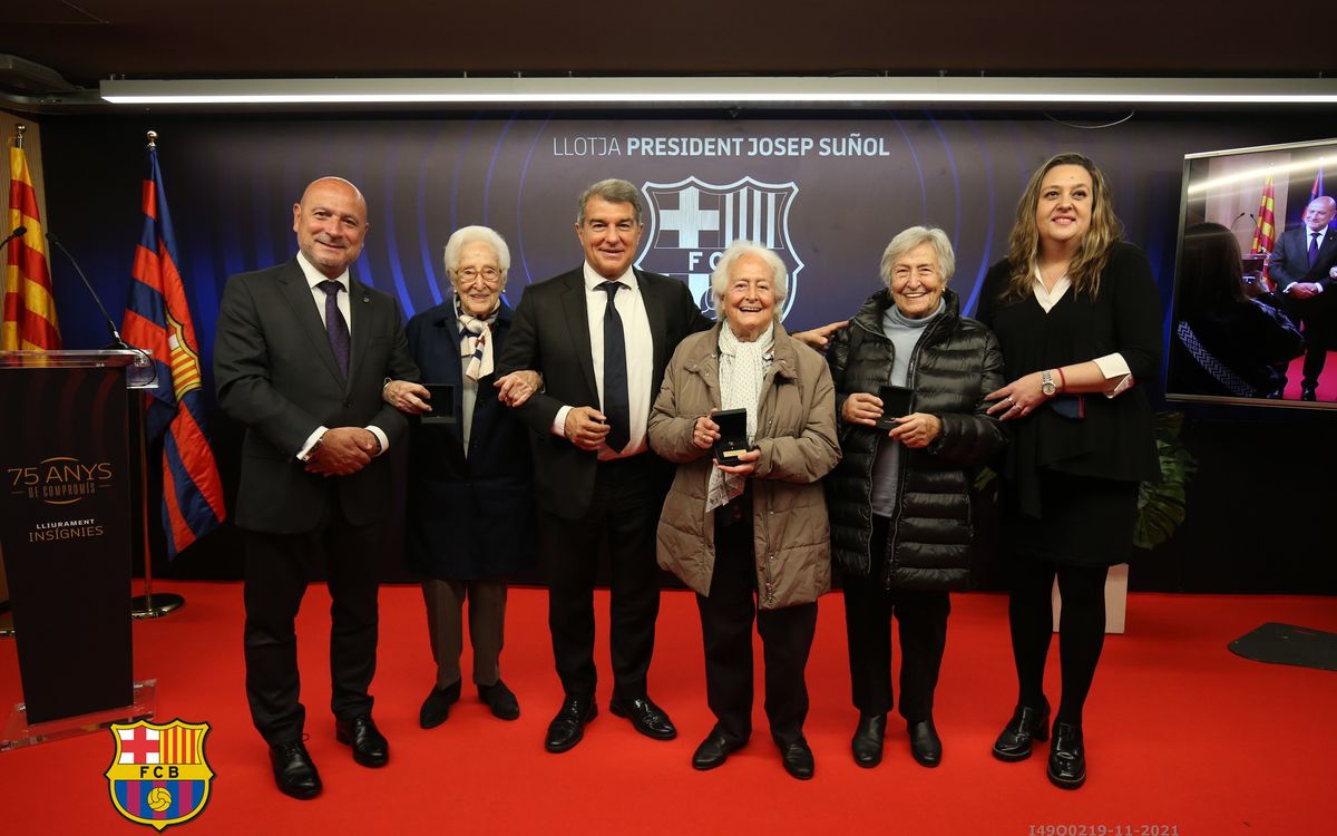 Insignias de oro y brillantes a los socios y socias que cumplen 75 años de vinculación al Barça