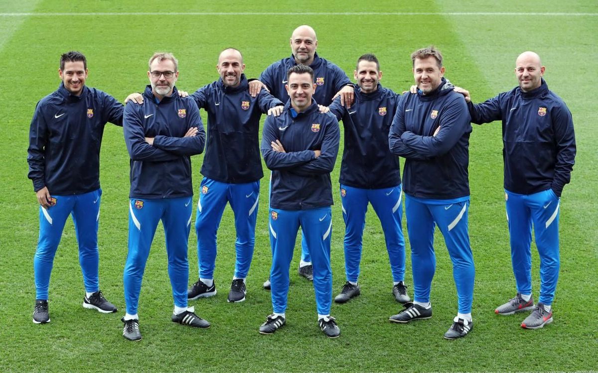 Xavi Hernández and his staff