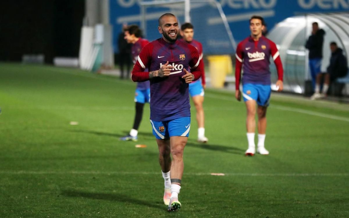 Vuelta a los entrenamientos con Alves y los internacionales españoles