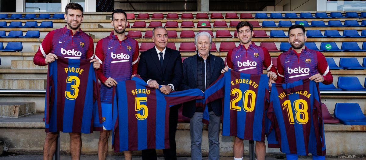 FC Barcelona’s first team receive the 2020 Players Association Award