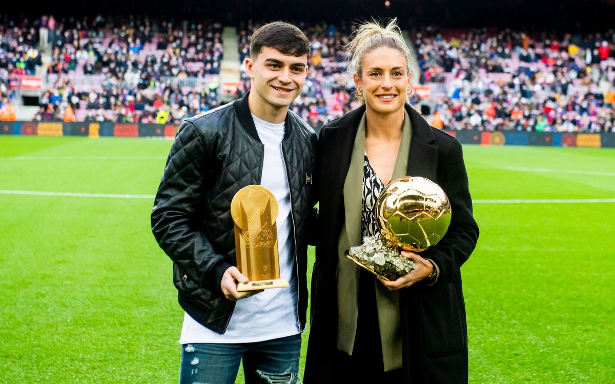 Alexia et Pedri présentent le Ballon d'Or et le Trophée Kopa au Camp Nou