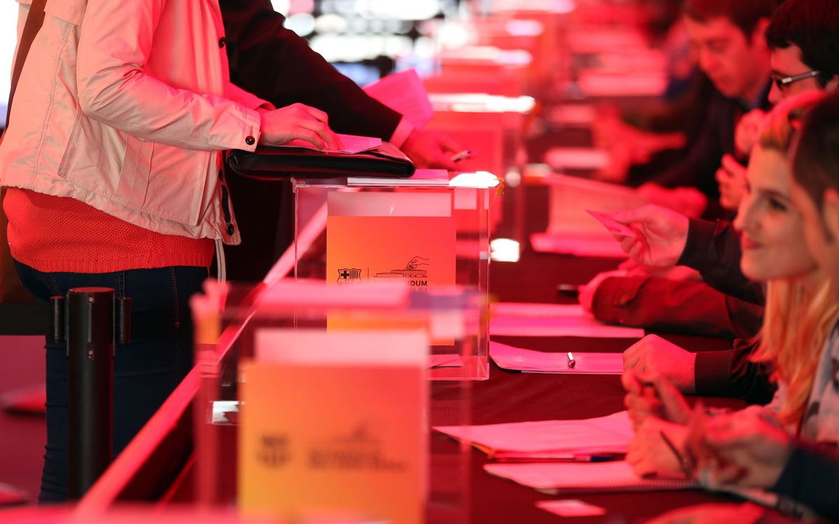 Consultar els socis i sòcies és una tradició al FC Barcelona