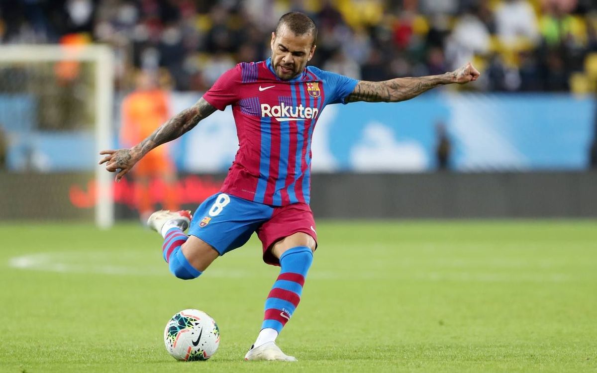 Dani Alves back in a FC Barcelona shirt 2,032 days after his last game