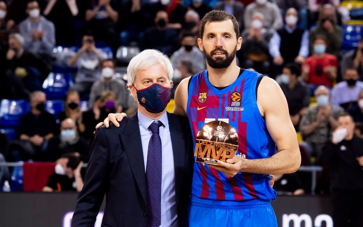 Nikola Mirotic receives the EuroLeague MVP award for December in the Palau