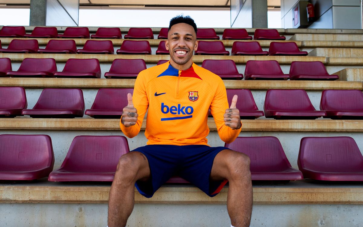 Aubameyang's first few hours in Barcelona