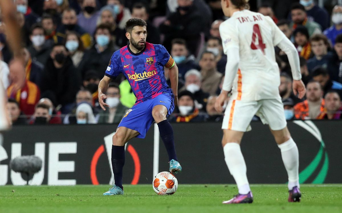 Jordi Alba en posesión del balón Barça contra Galatasaray / Miguel Ruiz / FC Barcelona