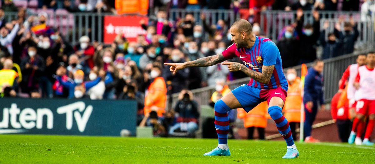 Dani Alves 400 competitive matches with FC Barcelona