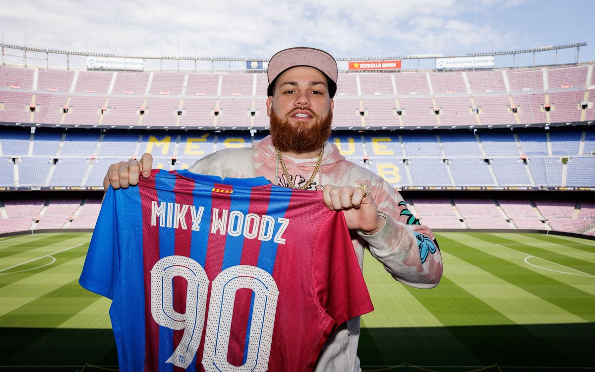 Miky Woodz visits Camp Nou
