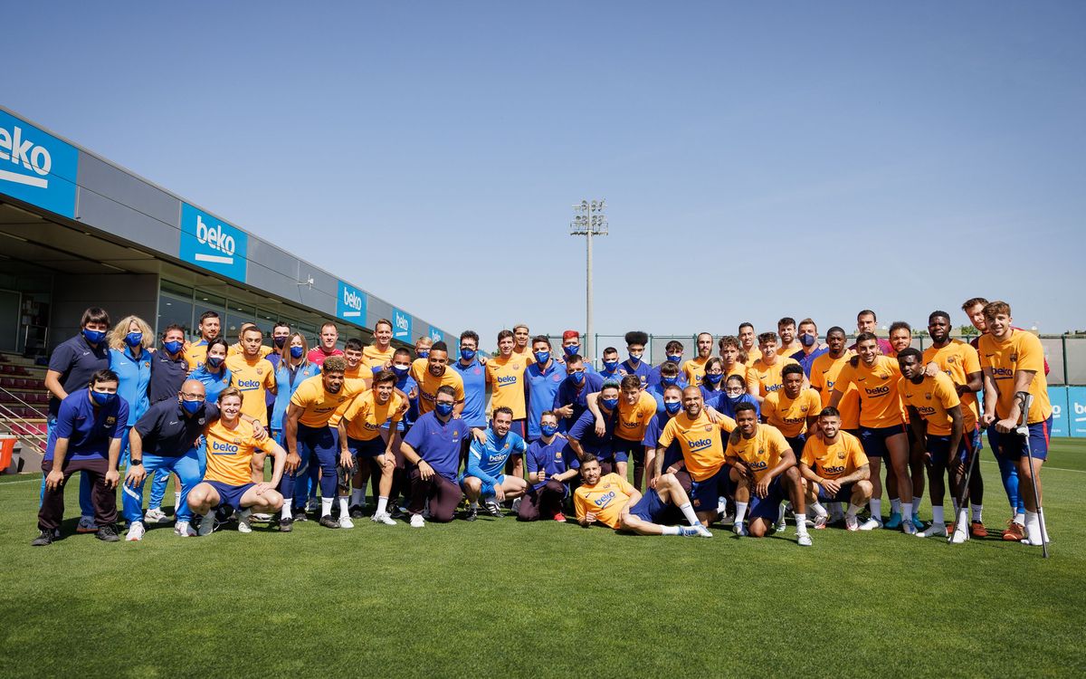 El Fundació Barça rep l’escalf del primer equip abans de jugar la segona fase de LaLiga Genuine
