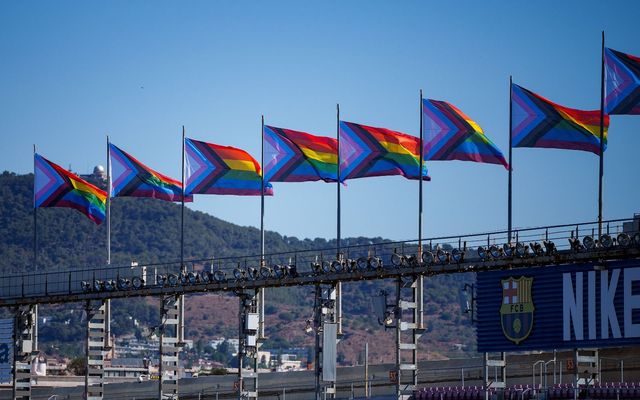 Barça : le Camp Nous hisse le drapeau arc-en-ciel