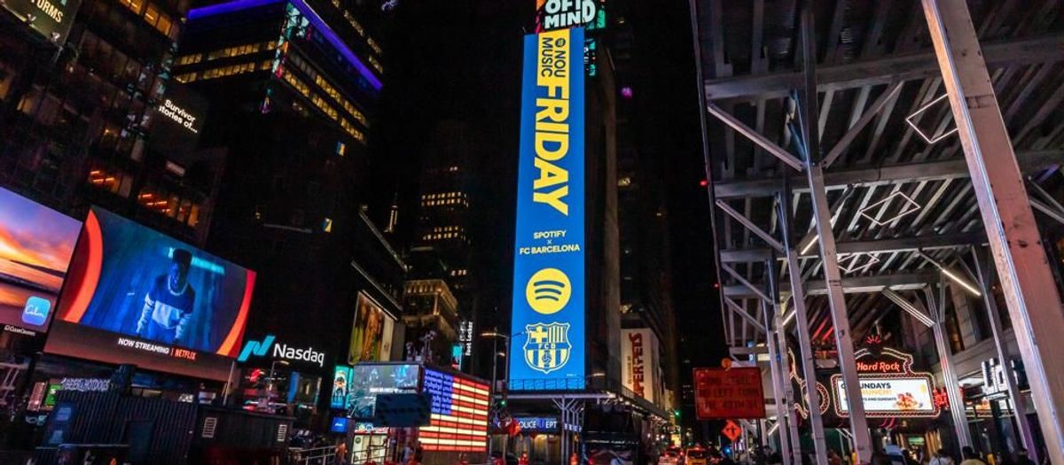 Times Square célèbre l'alliance entre le Barça et Spotify