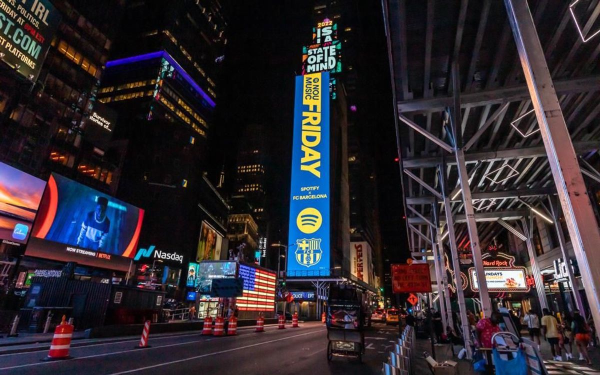 Times Square célèbre l'alliance entre le Barça et Spotify