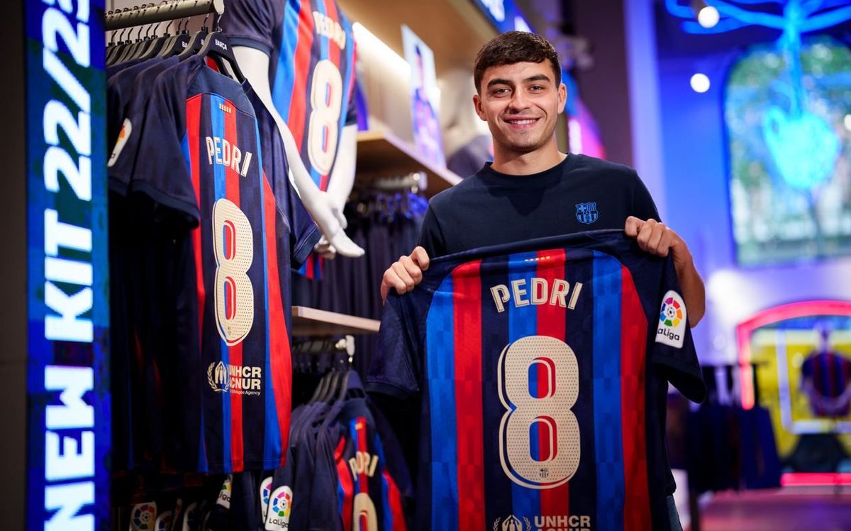 Pedri is the new Barça number '8'