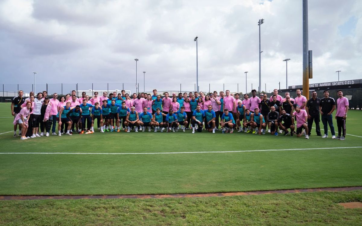 Foto de família amb l'staff de l'Inter Miami CF.