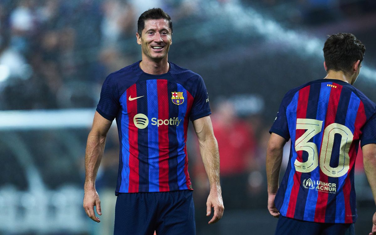 LIVE: Lewandowki's presentation