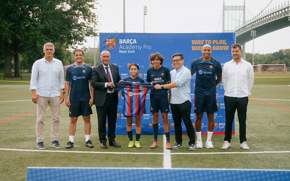 Belletti and Henry coach session at Barça Academy PRO New York