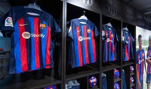 Duque A bordo milicia Barça Store | Canal Oficial FC Barcelona