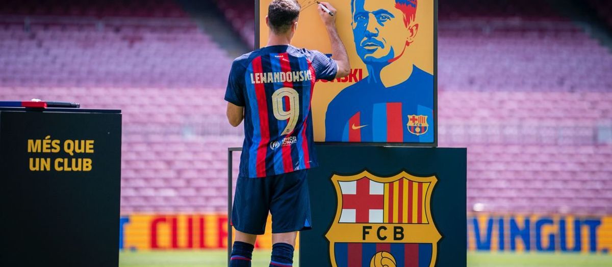 Robert Lewandowski, the FC Barcelona number 9