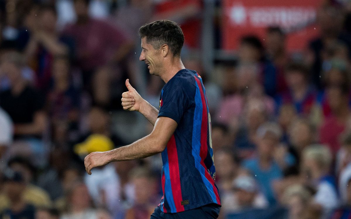 Lewandowski scores first goal for FC Barcelona