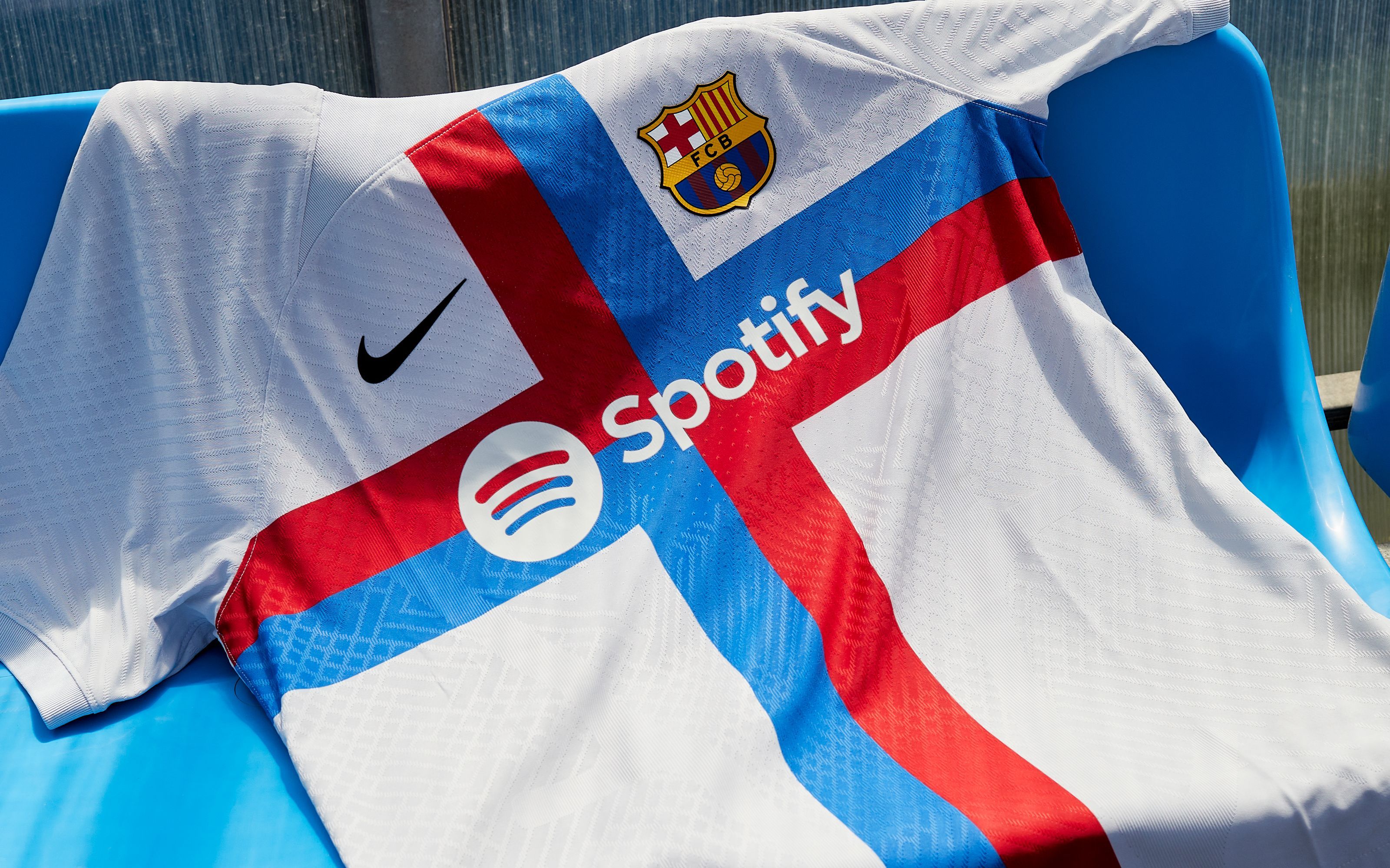 Voici le nouveau 3ème maillot du Barça 2022/23