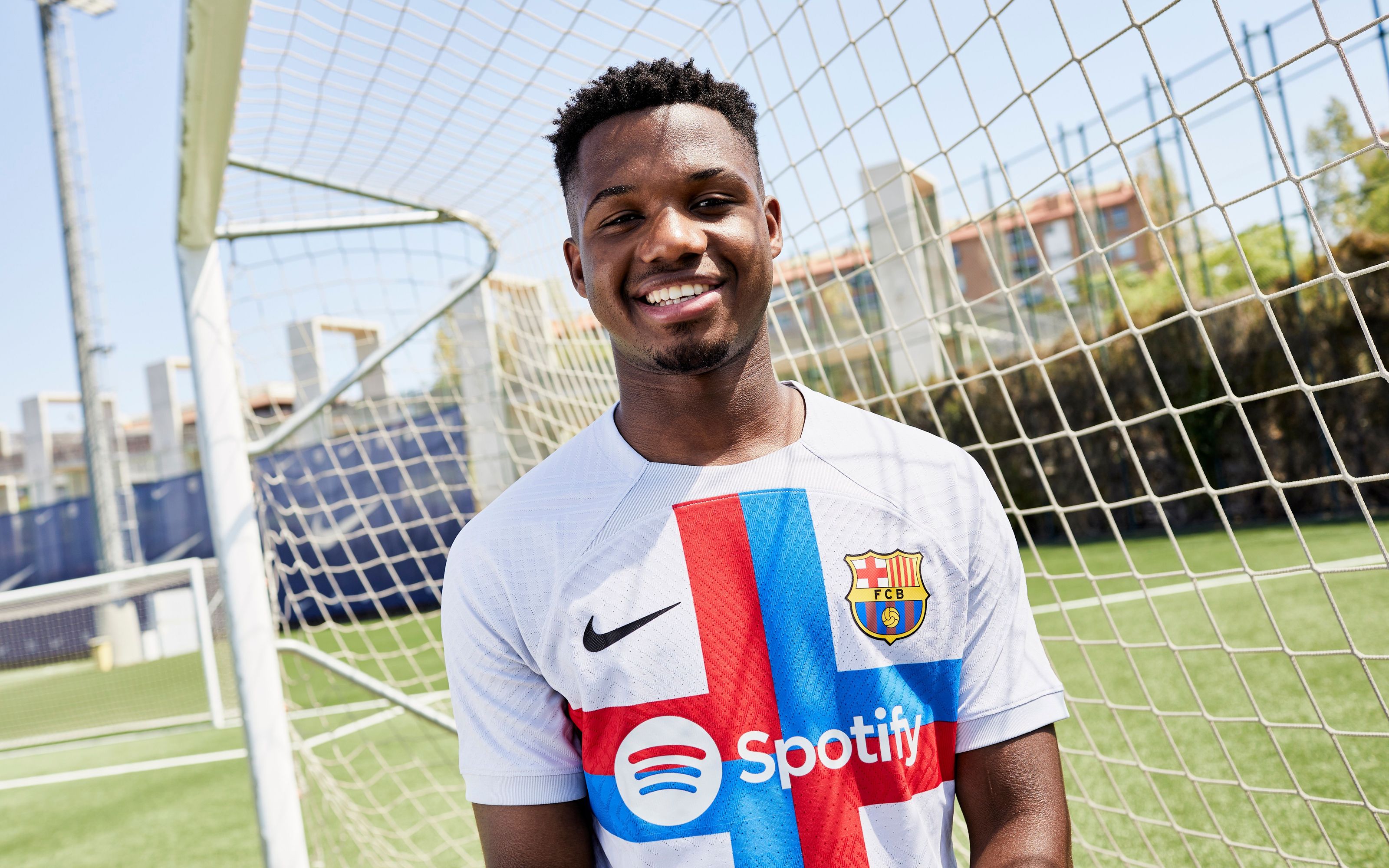 Voici le nouveau 3ème maillot du Barça 2022/23