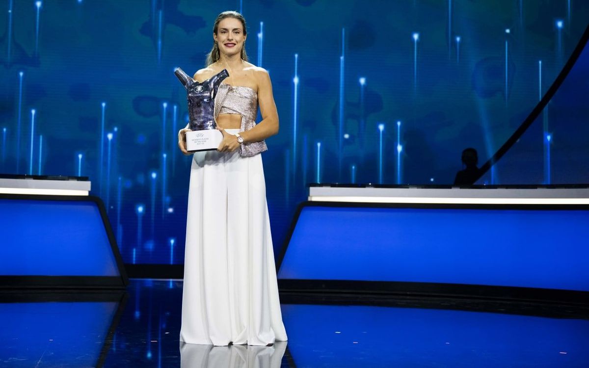 Alexia oferirà el premi de 'Millor Jugadora de l'Any de la UEFA' a l'Spotify Camp Nou abans del Barça - Valladolid