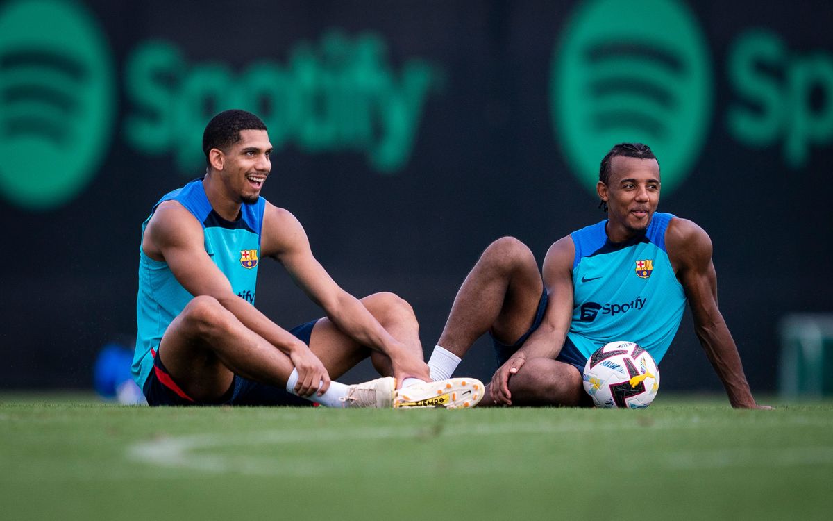 Kounde, la novedad en la convocatoria