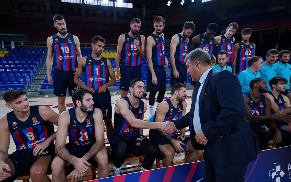 El president Laporta encoratja l’equip abans de l’inici de l’Eurolliga