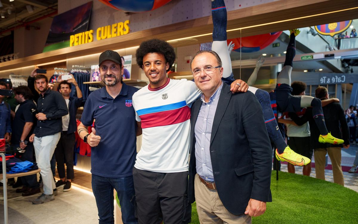 Kounde the star turn at the opening of the Barça Store in the Westfield La Maquinista shopping centre