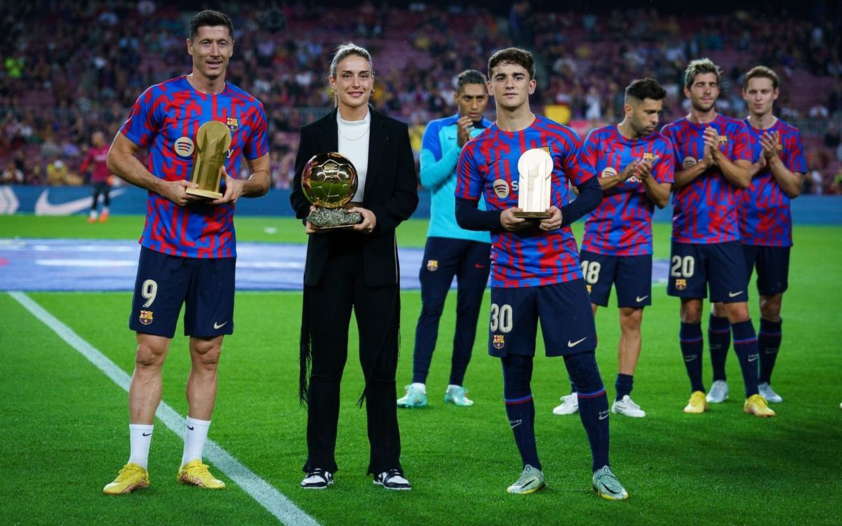 Alexia, Lewandowski and Gavi show off their awards at the Spotify Camp Nou