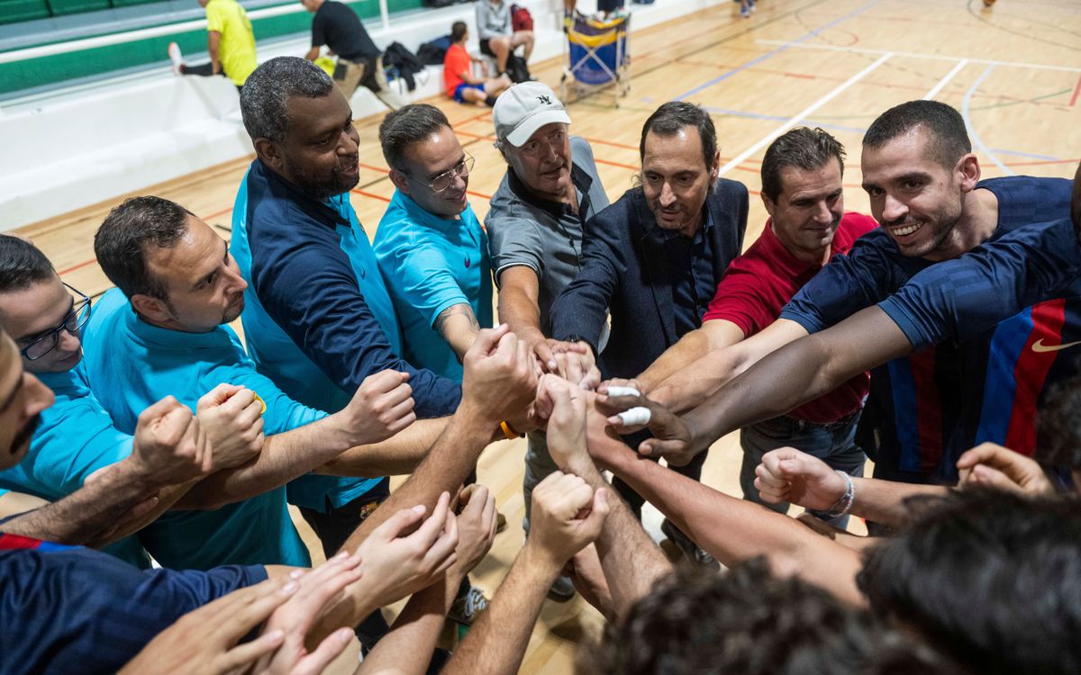 Miquel Camps visita el equipo de voleibol durante un entrenamiento