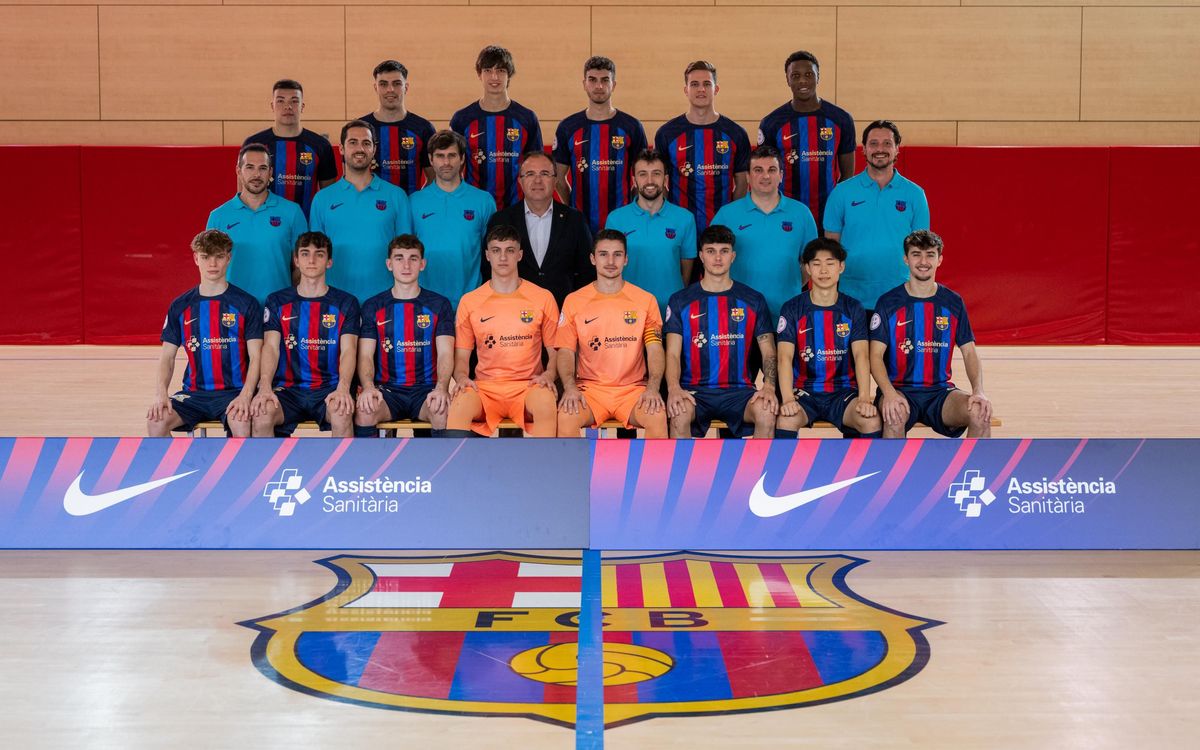 El Barça B y el Juvenil se hacen la fotografía oficial