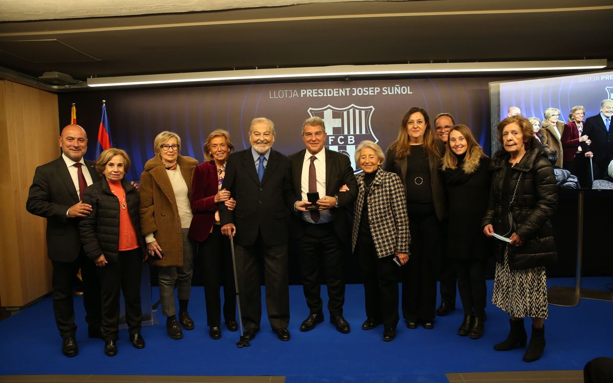Insígnia d'or i brillants per celebrar 75 anys de sentiment barcelonista