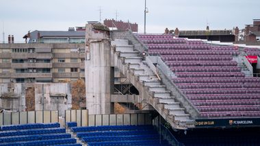 A punto de concluir la fase de la demolición parcial de la tercera graderia del Gol Sur del Camp Nou