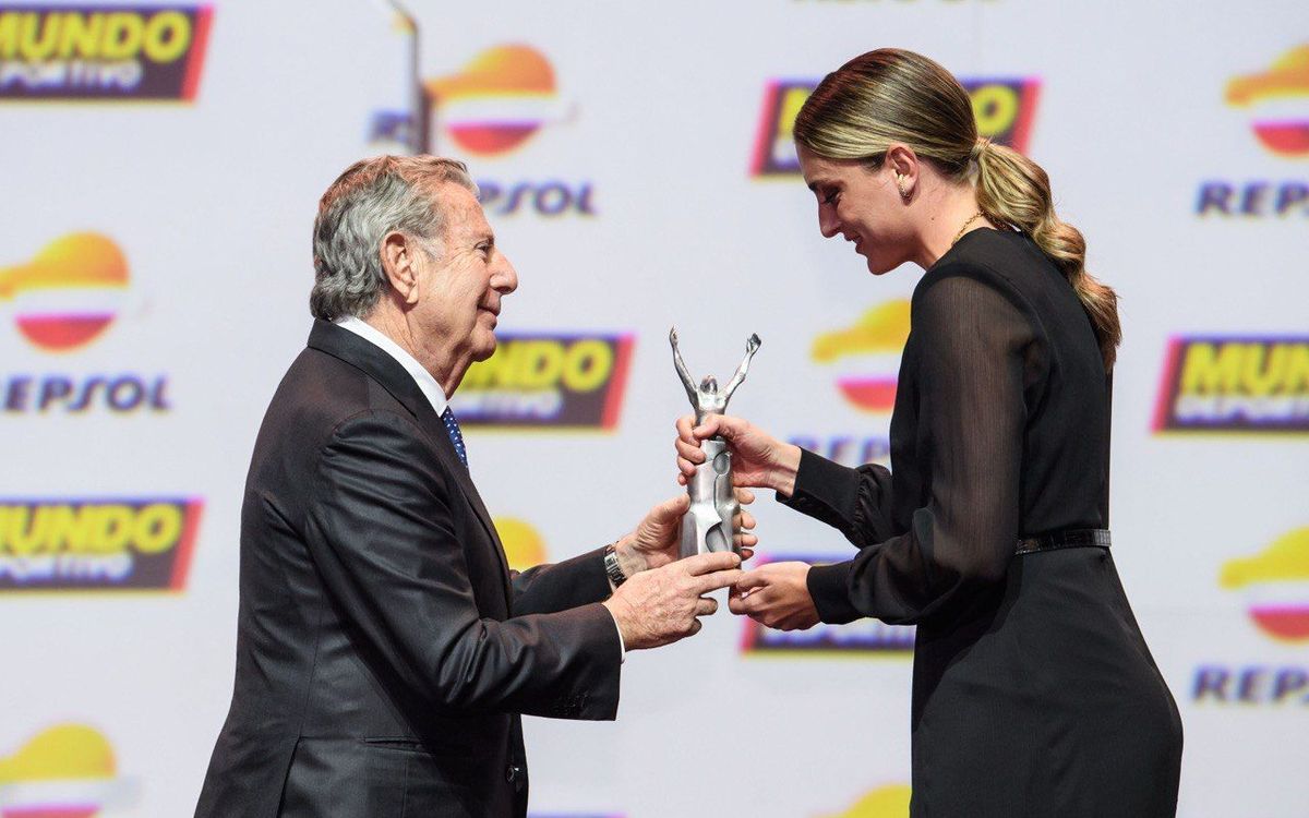 Alexia Putellas recibe el premio a la Mejor Jugadora en la Gala Mundo Deportivo