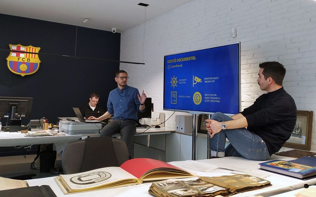 Alumnos del Grado en Gestión de Información y Documentación Digital visitan el Centre de Documentació