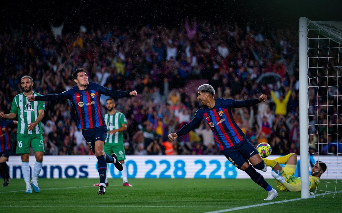 صور مباراة : برشلونة بيتيس 4-0 ( 29-04-2023 )  Mini__SG_4460