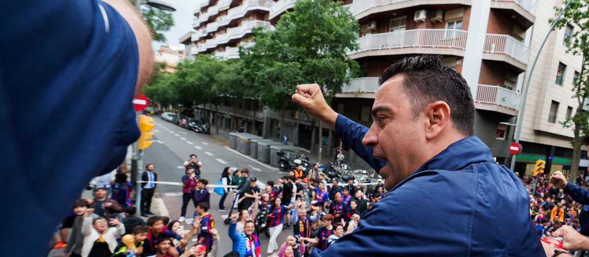 Xavi intègre le club des champions d'Espagne en tant que joueur et entraîneur
