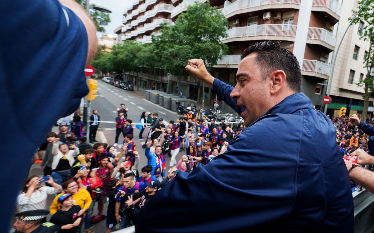 Xavi intègre le club des champions d'Espagne en tant que joueur et entraîneur