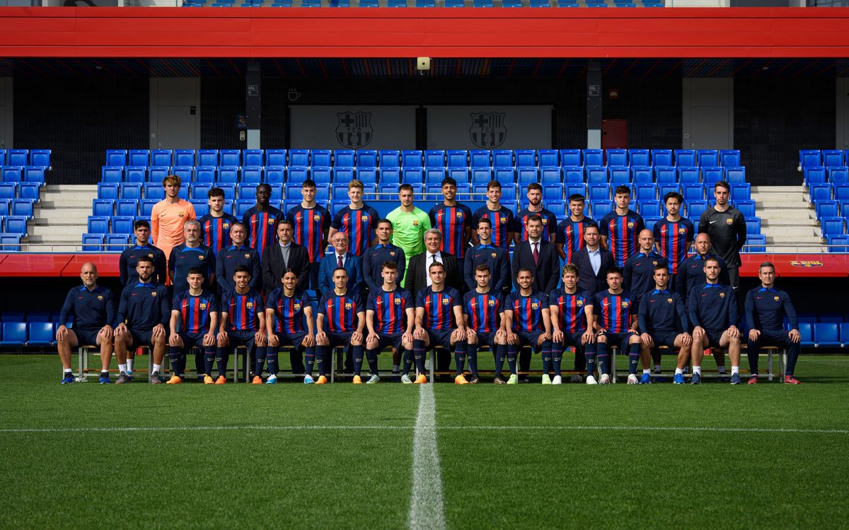 Official Barça Atlètic team photo with president Laporta